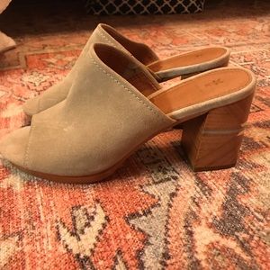 NEVER WORN Frye wedges